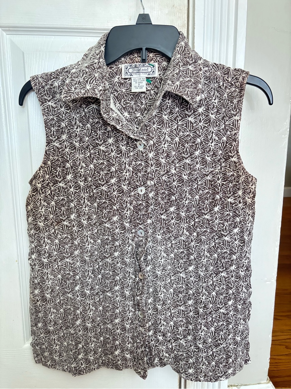 Sleeveless Button-Up Brown & Cream Print Top